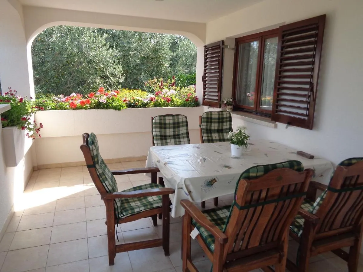 Spacious Bungalow Near Sea In Medulin Holiday home