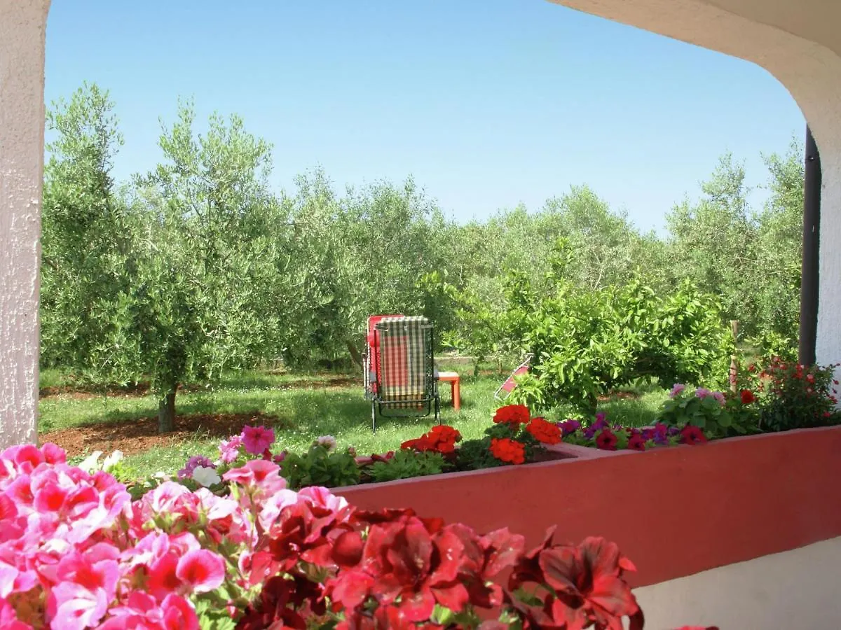Spacious Bungalow Near Sea In Medulin