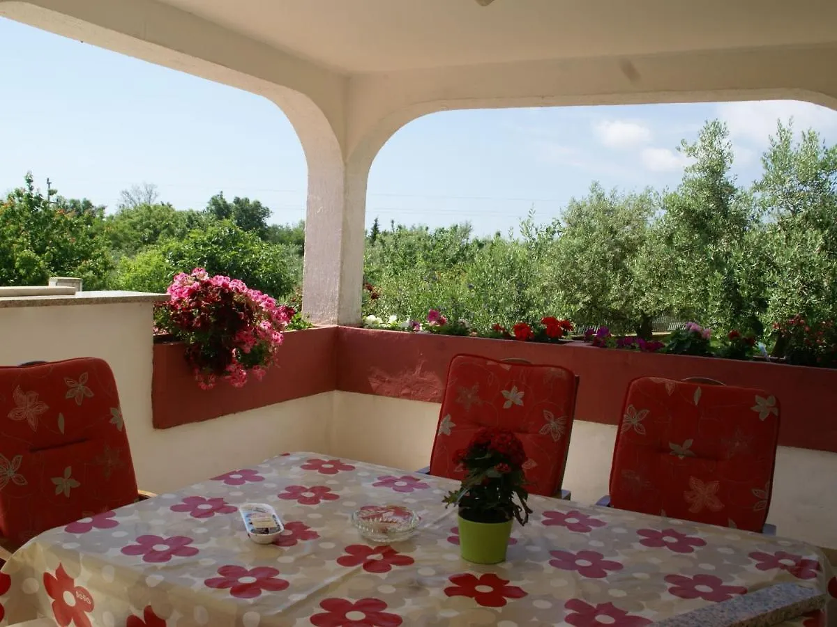 Spacious Bungalow Near Sea In Medulin Holiday home