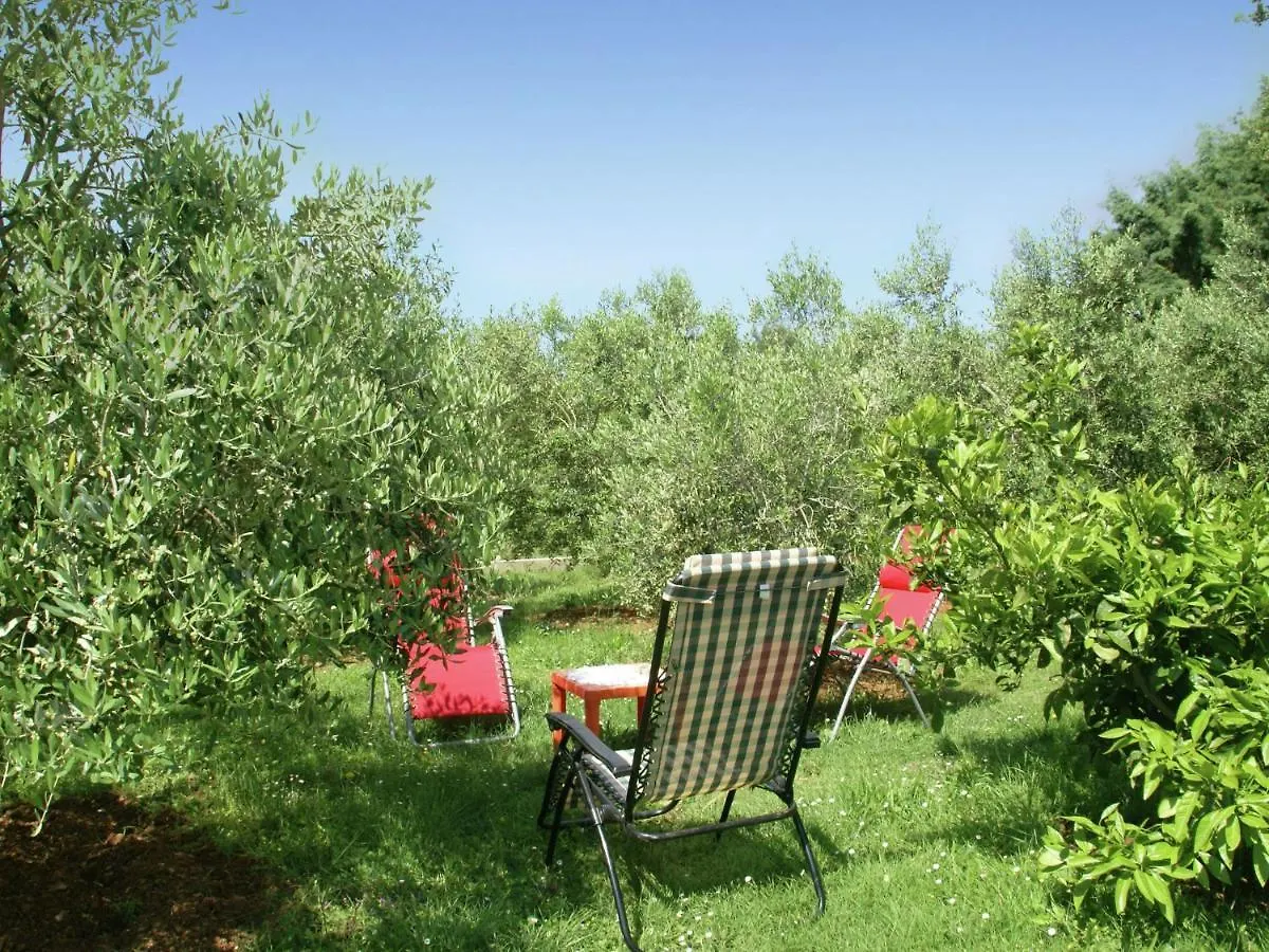 Spacious Bungalow Near Sea In Medulin 0*,