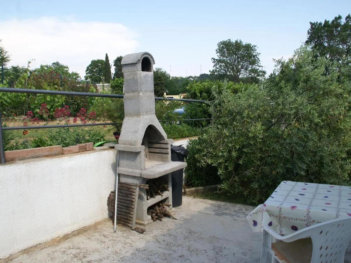 Spacious Bungalow Near Sea In Medulin Holiday home