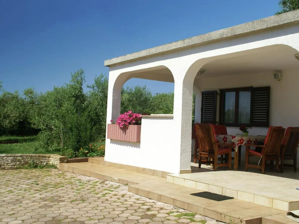 Holiday home Spacious Bungalow Near Sea In Medulin