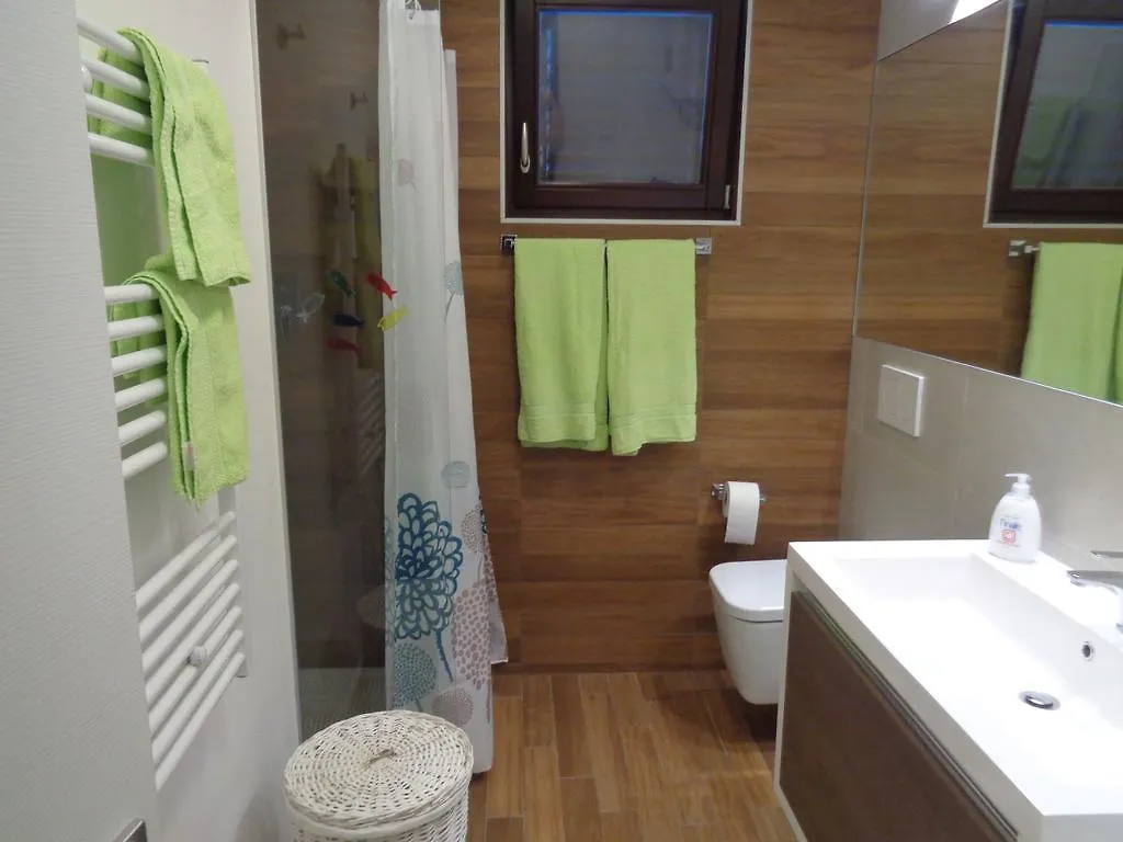Spacious Bungalow Near Sea In Medulin 0*,